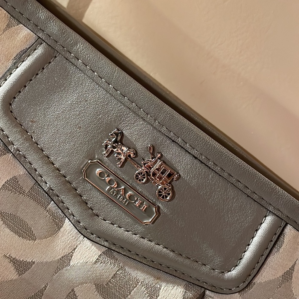 Coach wristlet - Picture 3 of 6